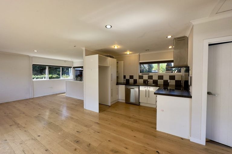 Photo of property in 2/49 Archers Road, Hillcrest, Auckland, 0629