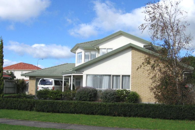 Photo of property in 16 Sandalwood Place, Somerville, Auckland, 2014
