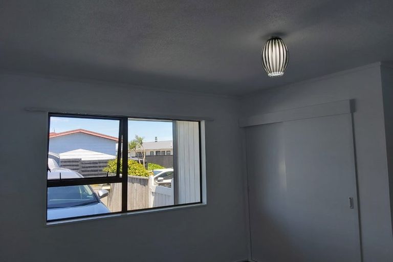 Photo of property in 41a Sunhaven Drive, Newlands, Wellington, 6037