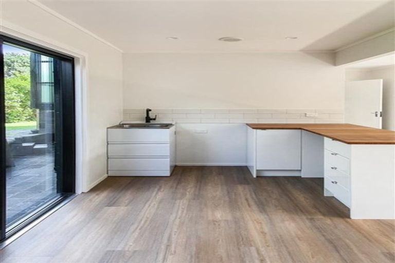 Photo of property in 2/44 Toroa Street, Torbay, Auckland, 0630