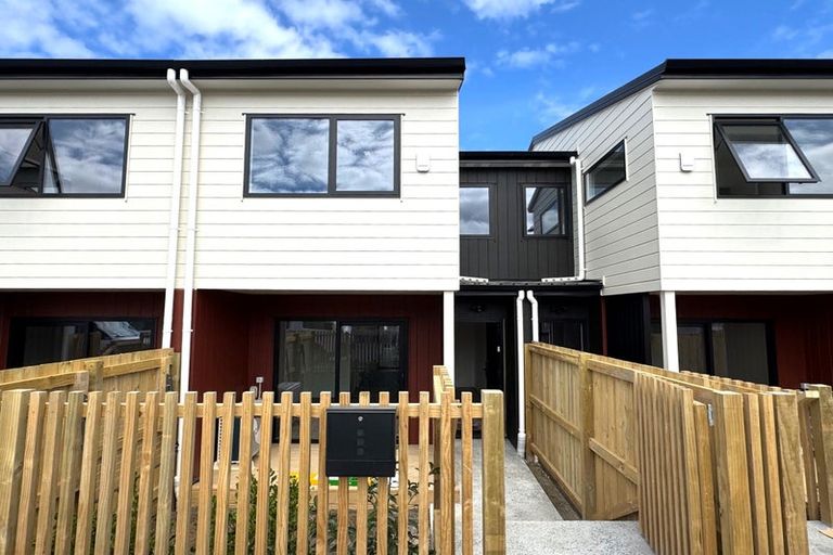 Photo of property in 56d Cyclamen Road, Mangere, Auckland, 2022
