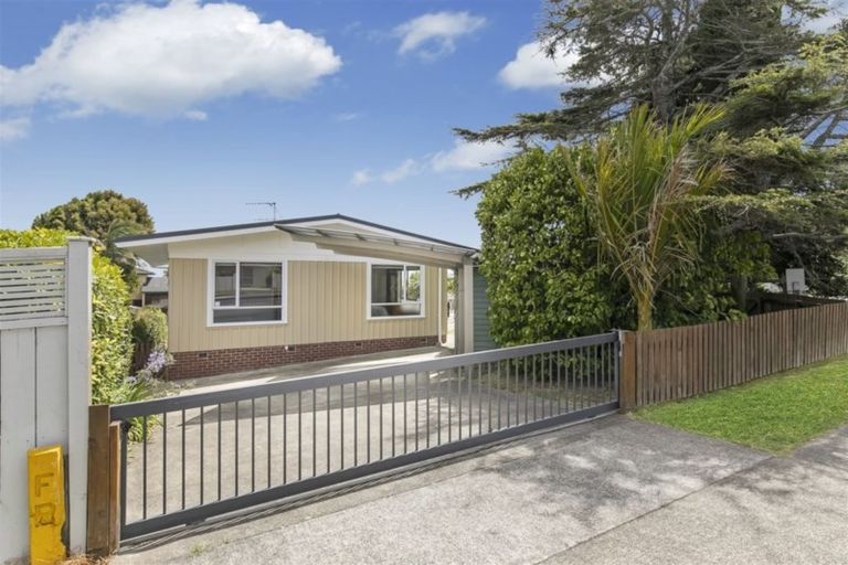 Photo of property in 57 Bradbury Road, Botany Downs, Auckland, 2010