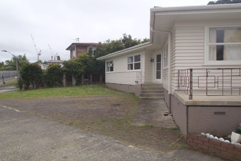 Photo of property in 37 Meilland Place, Glen Eden, Auckland, 0602