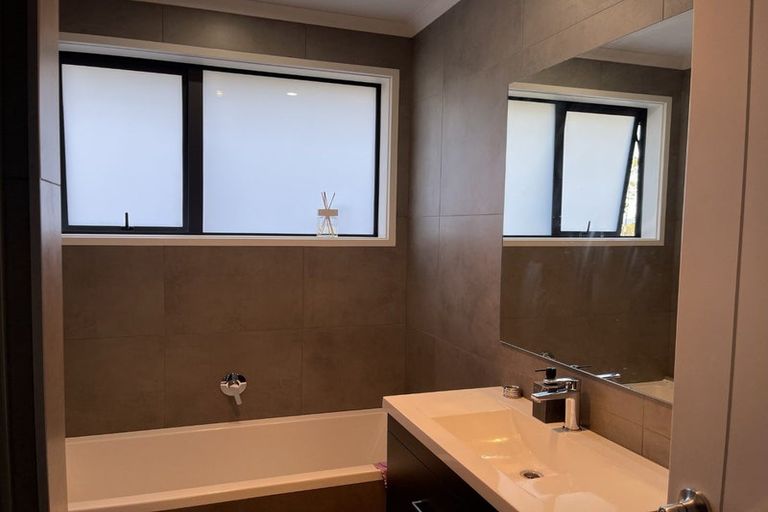 Photo of property in 1 Verdot Close, Kumeu, 0810