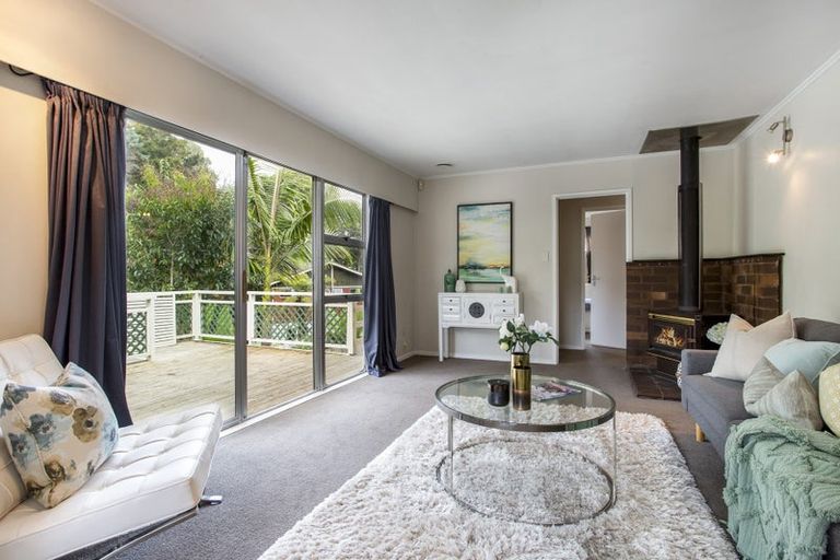 Photo of property in 9 The Grove, Titirangi, Auckland, 0604