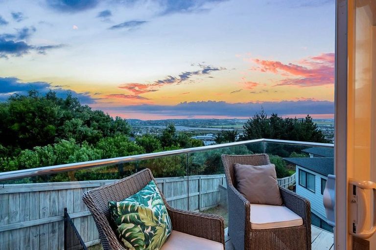 Photo of property in 21 Manawanui Way, Orewa, 0931