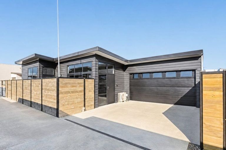Photo of property in 70a Argyle Street, Hawera, 4610