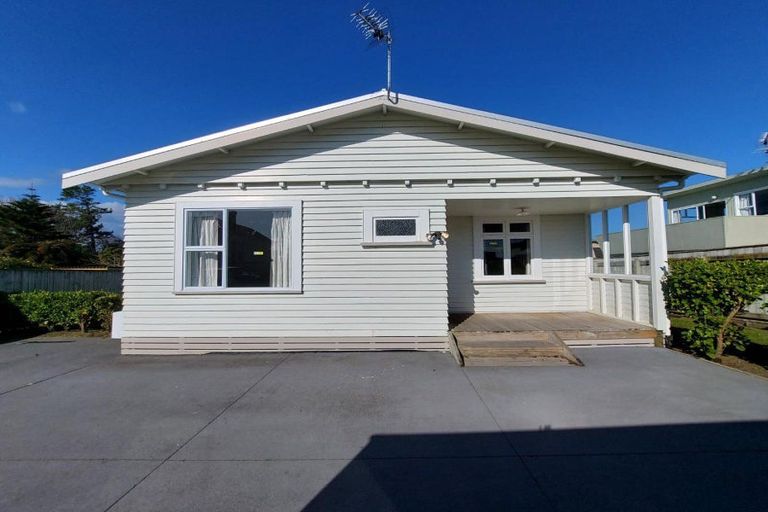 Photo of property in 44a Collins Street, Hawera, 4610