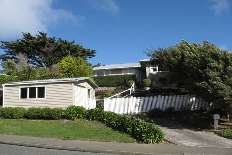 Photo of property in 55 Kenmore Street, Newlands, Wellington, 6037