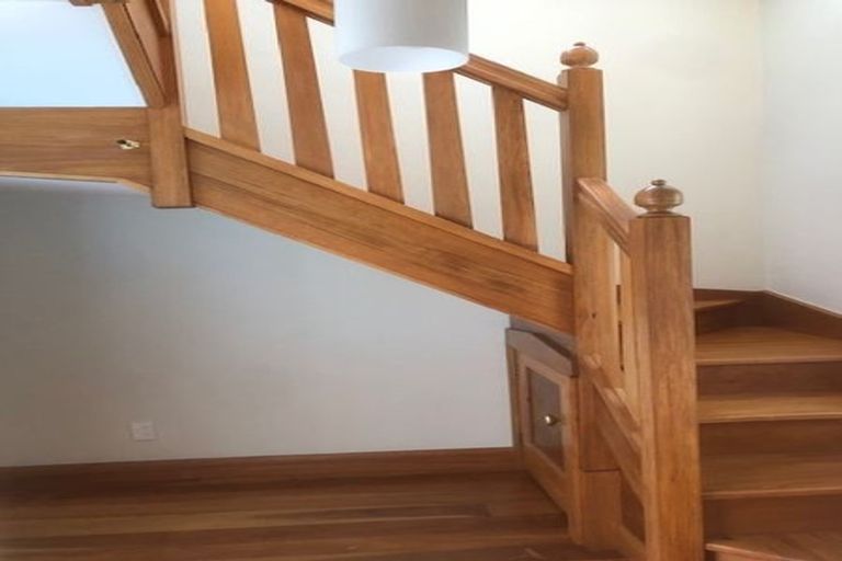 Photo of property in 18 Raroa Road, Kelburn, Wellington, 6012