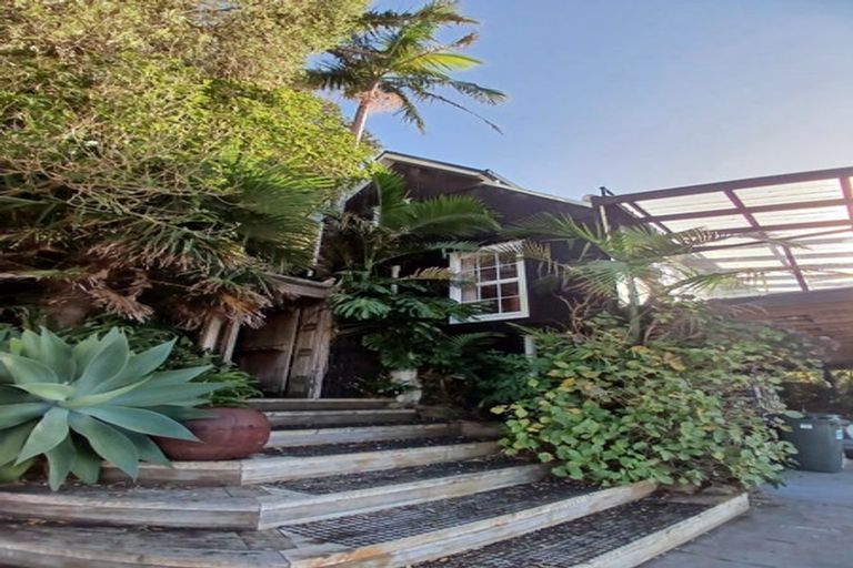 Photo of property in 102 Beach Road, Onerahi, Whangarei, 0110