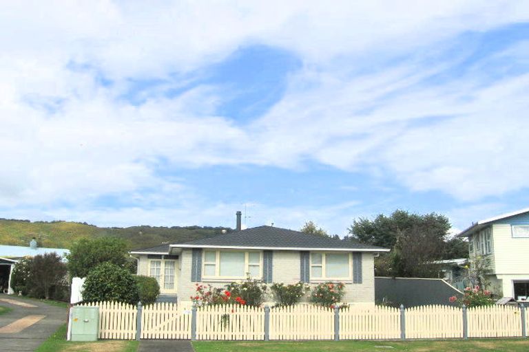 Photo of property in 17 Riversdale Road, Clouston Park, Upper Hutt, 5018