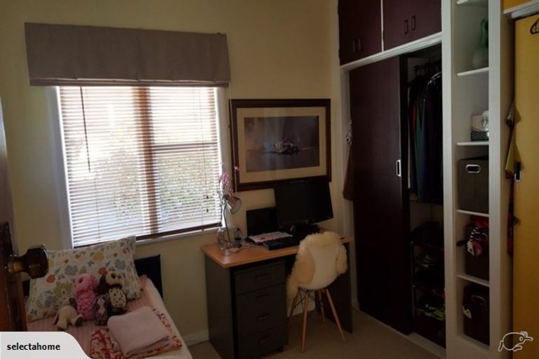 Photo of property in 39 Tuatoru Street, Eastbourne, Lower Hutt, 5013