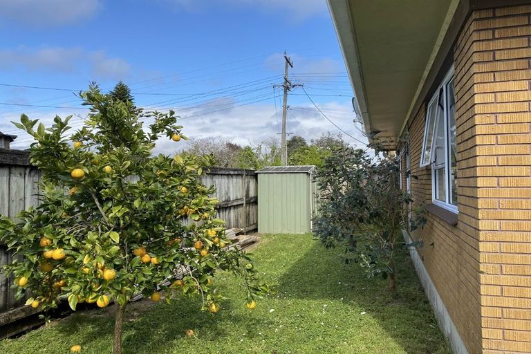 Photo of property in 2/2 Wallace Road, Ranui, Auckland, 0612