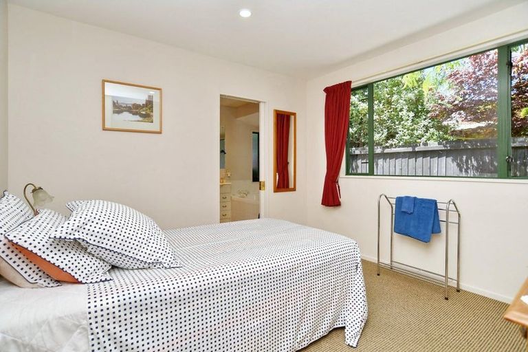 Photo of property in 21 Thornwood Place, Redwood, Christchurch, 8051