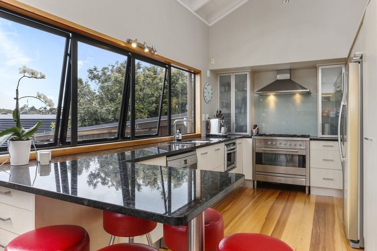 Photo of property in 1 Park Rise, Campbells Bay, Auckland, 0630