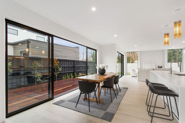 Photo of property in 17b Kirkwood Avenue, Upper Riccarton, Christchurch, 8041