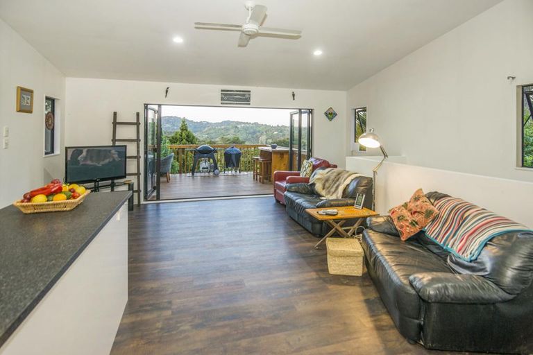 Photo of property in 59 Laingholm Drive, Laingholm, Auckland, 0604