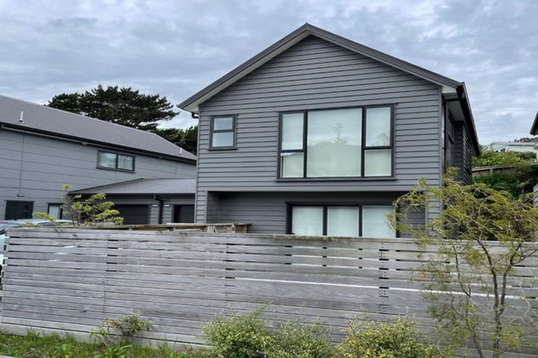 Photo of property in 3 Brindle Way, Newlands, Wellington, 6037