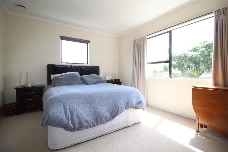 Photo of property in 2/41 Rangatira Road, Beach Haven, Auckland, 0626