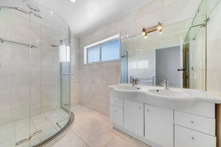 Photo of property in 6 Deacon Road, Riverhead, Kumeu, 0892