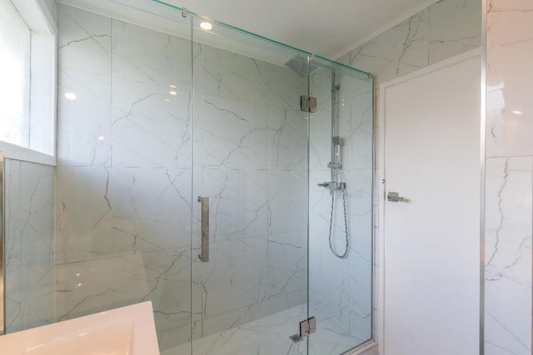 Photo of property in 606 Glenfield Road, Bayview, Auckland, 0629