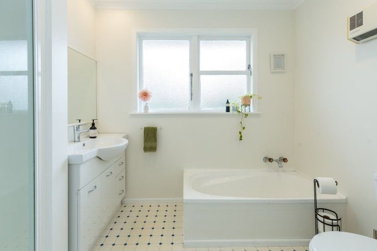 Photo of property in 12 Taverner Street, Carterton, 5713