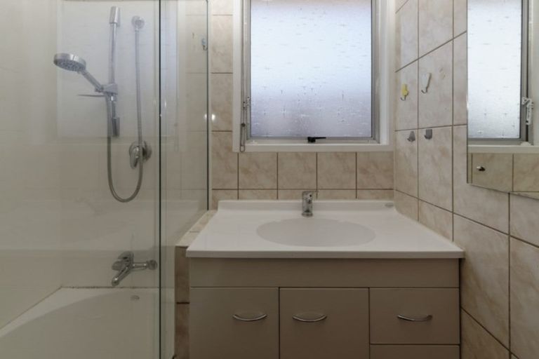 Photo of property in 38 Larissa Avenue, Henderson, Auckland, 0610