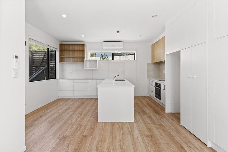 Photo of property in 4a Trengove Place, West Harbour, Auckland, 0618