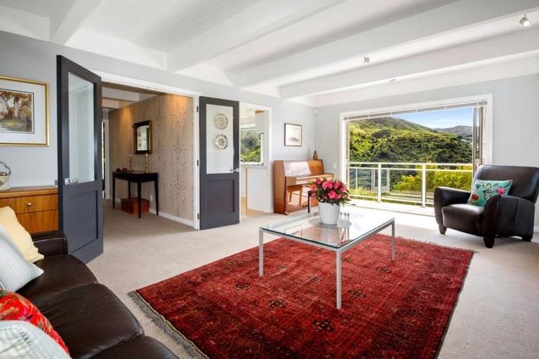 Photo of property in 14 Cavalry Close, Crofton Downs, Wellington, 6035