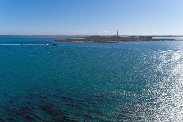 Photo of property in 104 Marine Parade, Bluff, 9814