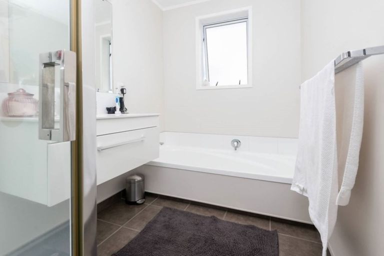 Photo of property in 47 Paparoa Road, Cockle Bay, Auckland, 2014