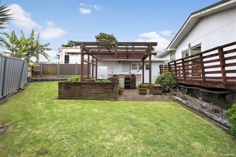 Property details for 29 Ruawai Road, Mount Wellington, Auckland, 1060