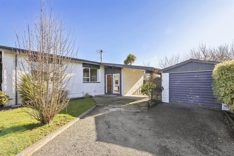 Photo of property in 2 Watson Place, Rangiora, 7400