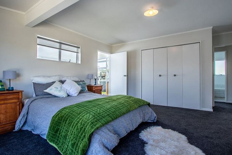 Photo of property in 13 Rutherford Drive, Waikanae Beach, Waikanae, 5036