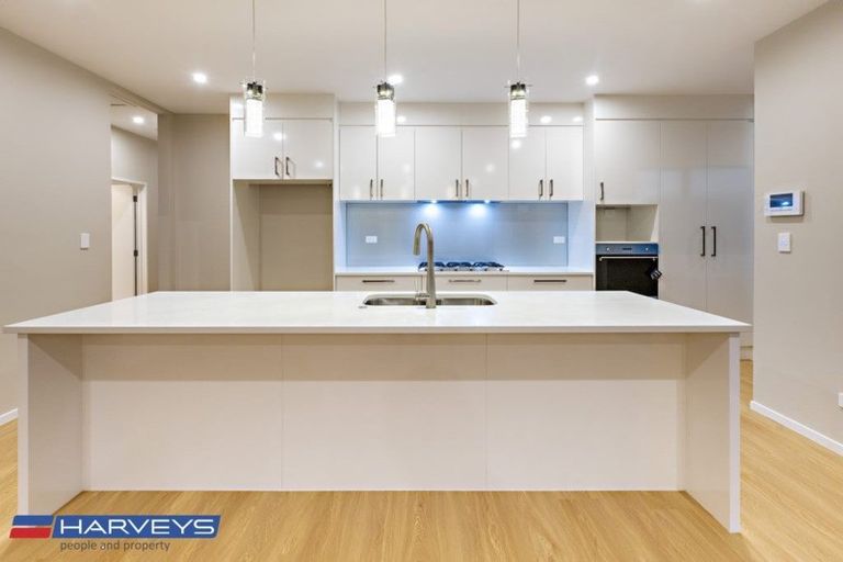 Photo of property in 12 Twin Parks Rise, Papakura, 2110