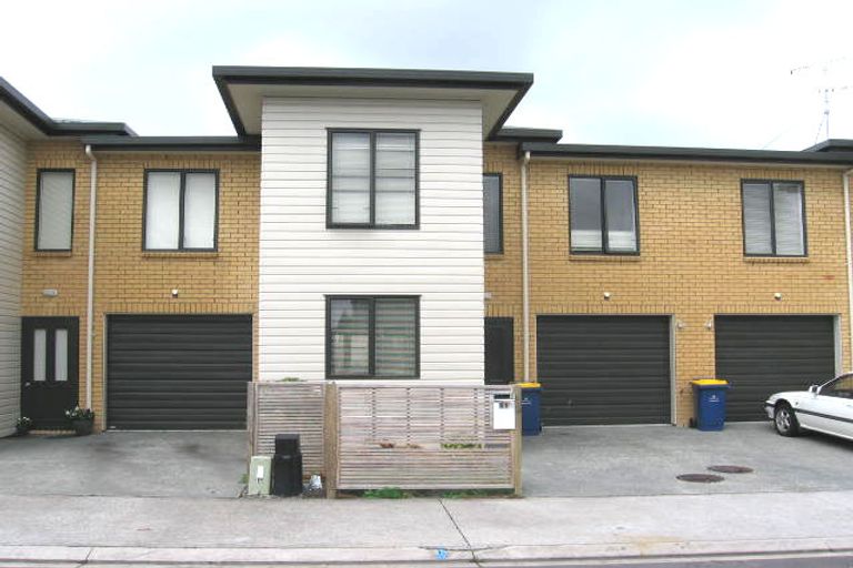 Photo of property in 61 Barnea Circle, Glen Eden, Auckland, 0602