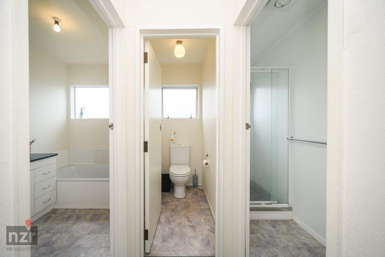 Photo of property in Charleville Court, 1/225 Ruahine Street, Roslyn, Palmerston North, 4414