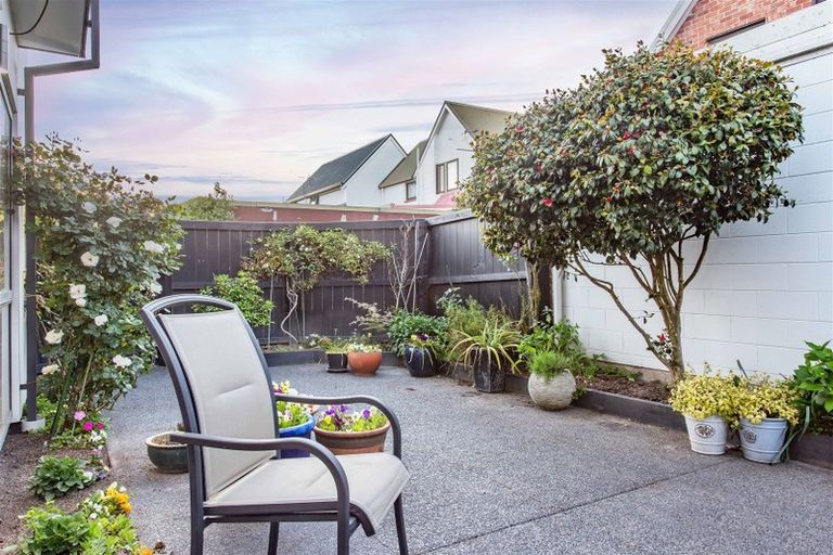 Photo of property in 2/64 Merivale Lane, Merivale, Christchurch, 8014