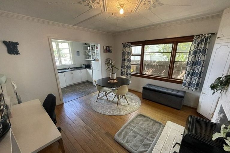 Photo of property in 16 Forbes Street, Balaclava, Dunedin, 9011