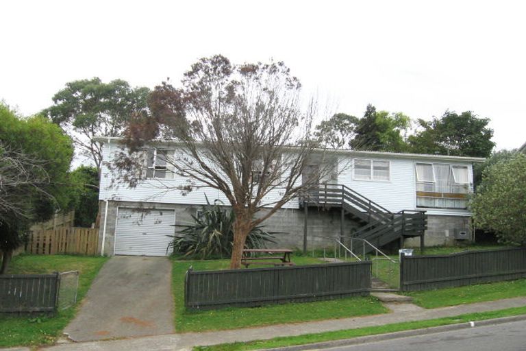 Photo of property in 3 Snowberry Grove, Timberlea, Upper Hutt, 5018