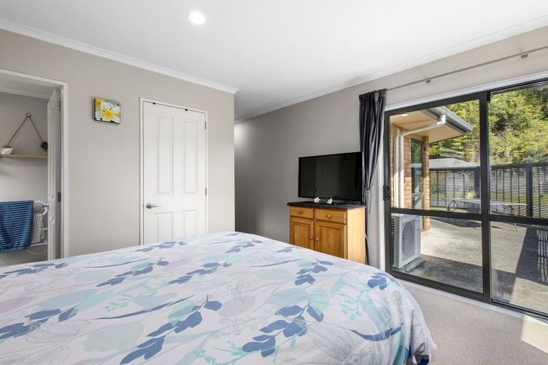 Photo of property in 15 Aragon Grove, Kingsley Heights, Upper Hutt, 5018