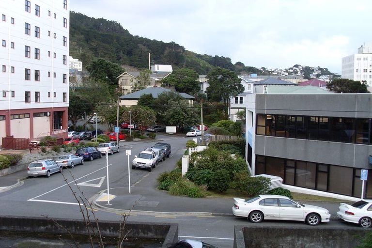 Photo of property in Hawkestone House, 21 Hawkestone Street, Thorndon, Wellington, 6011