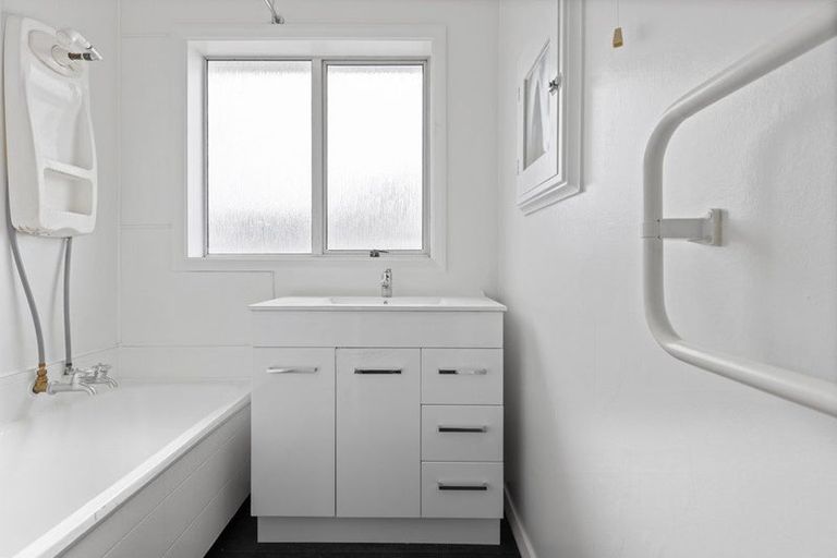 Photo of property in 37 Neill Street, Hornby, Christchurch, 8042