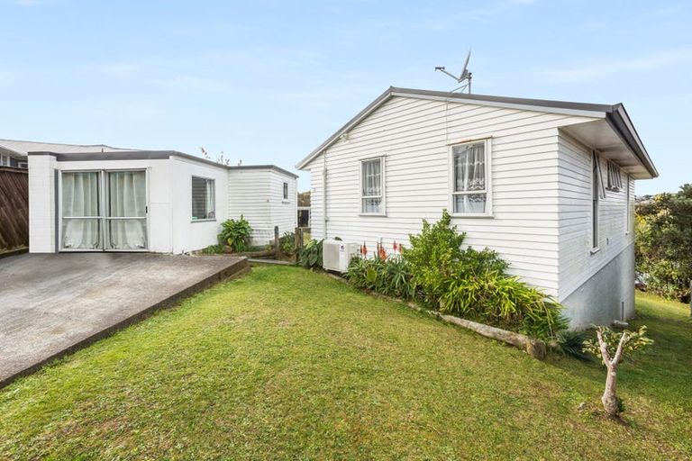 Photo of property in 18 Excellency Terrace, Ascot Park, Porirua, 5024
