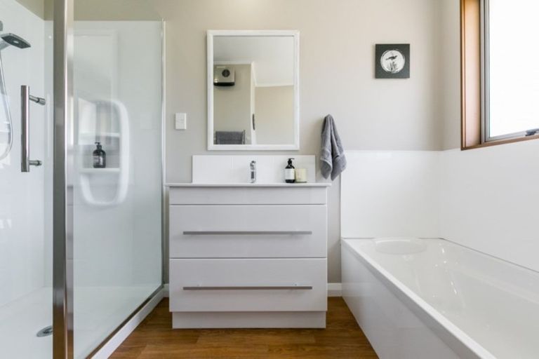 Photo of property in 21d Lannie Place, Greenmeadows, Napier, 4112