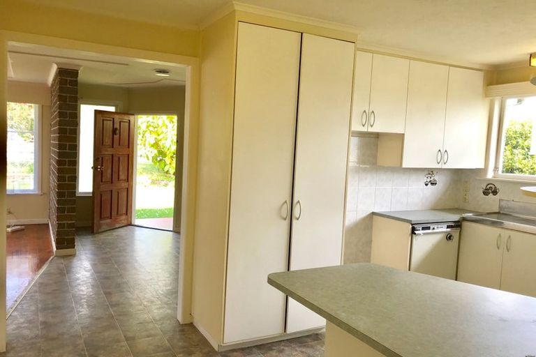 Photo of property in 42 Archibald Road, Kelston, Auckland, 0602