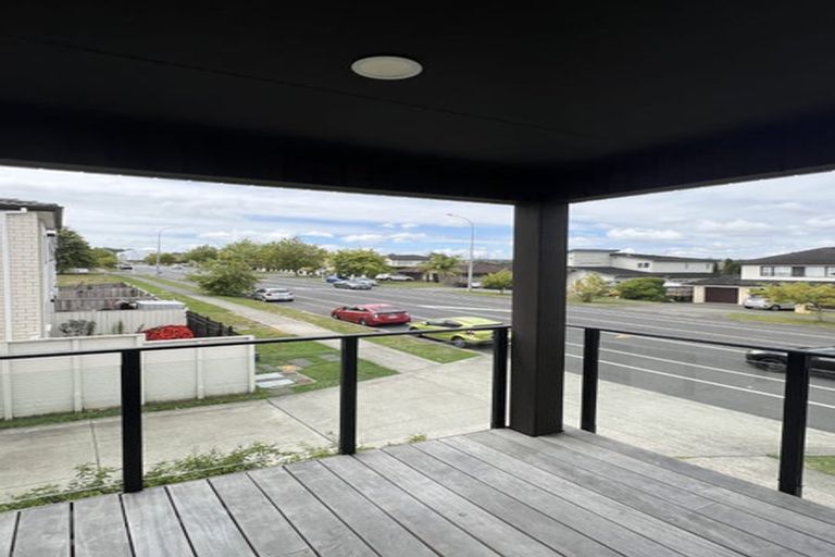 Photo of property in 1 Wyon Way, Flat Bush, Auckland, 2016