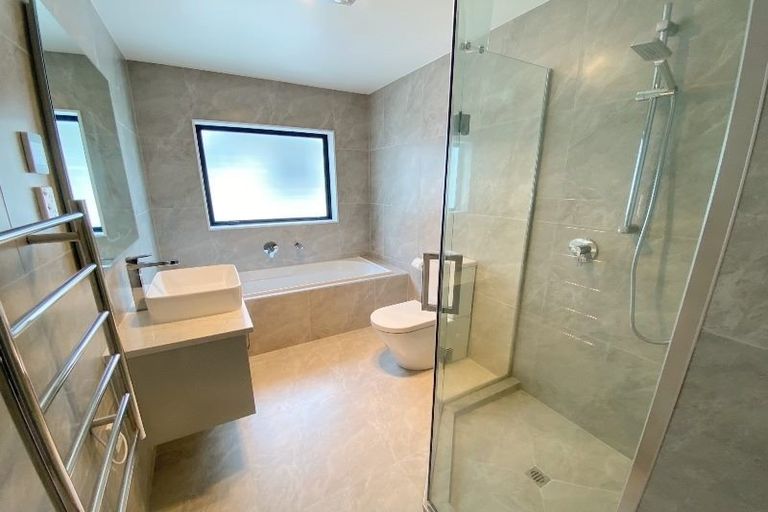 Photo of property in 42 Mcwhirters Farm Lane, Massey, Auckland, 0614