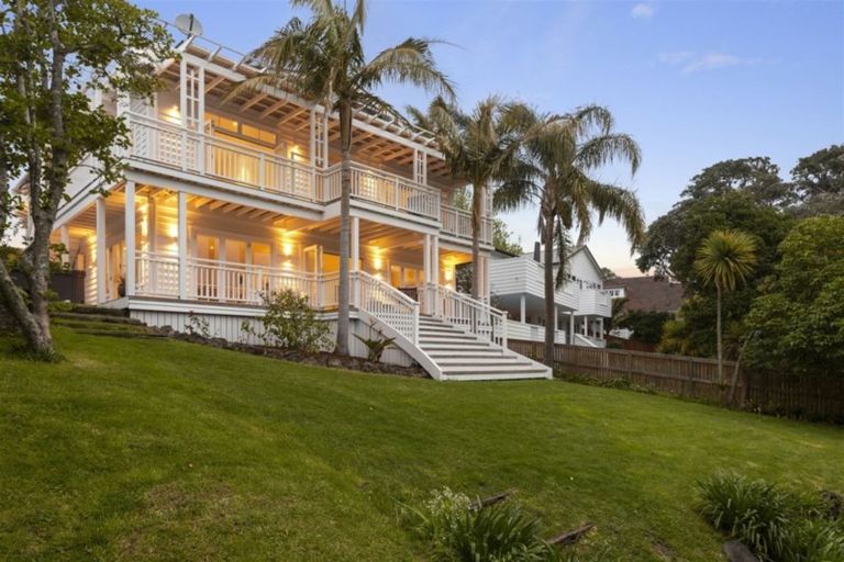 Photo of property in 11 Beresford Street, Bayswater, Auckland, 0622